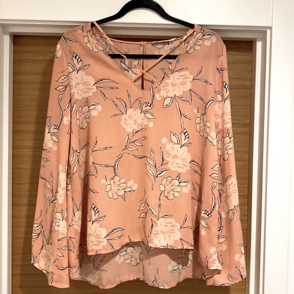 Silky floral blouse with bell sleeve